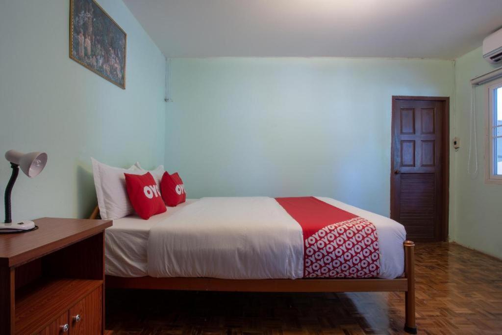 Oyo 909 Guiding Star Resort Чиангмай Экстерьер фото